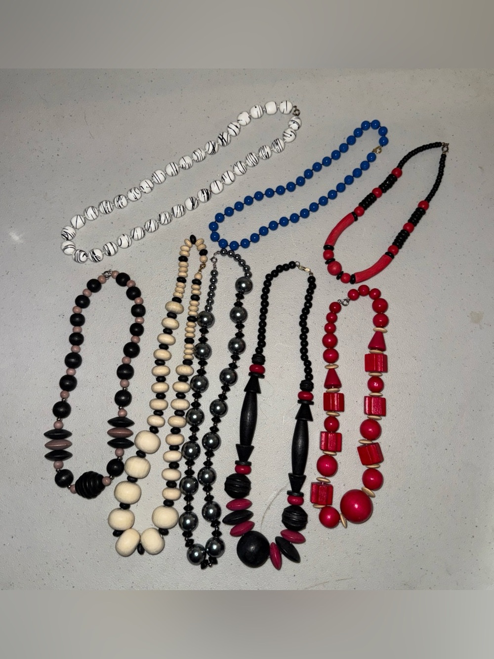 Vtg Lot of 8 Assorted Women's Beaded Necklaces - Red, Black, White, Blue, Cream